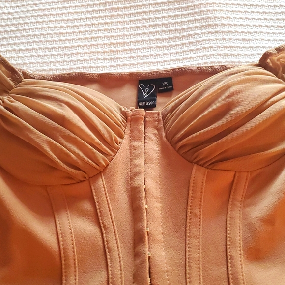 Windsor Elegant Tan Ruche Bustier Top - Picture 6 of 8